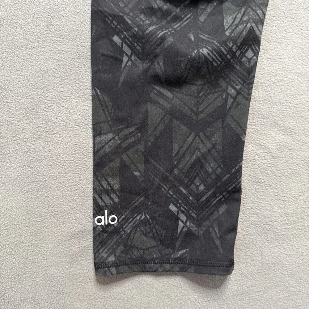 ALO Leggings Womens Small Black Green Geometric Cropped Capri Stretch Yoga Sport